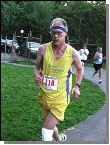 Ted at Marathon Sports 2003.jpg  (88.6 Kb)